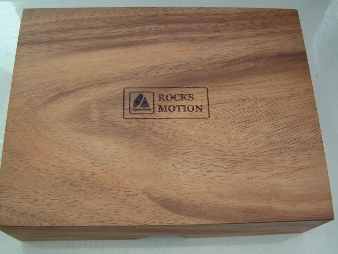ROCKS MOTION ウッドパズル12個セットです