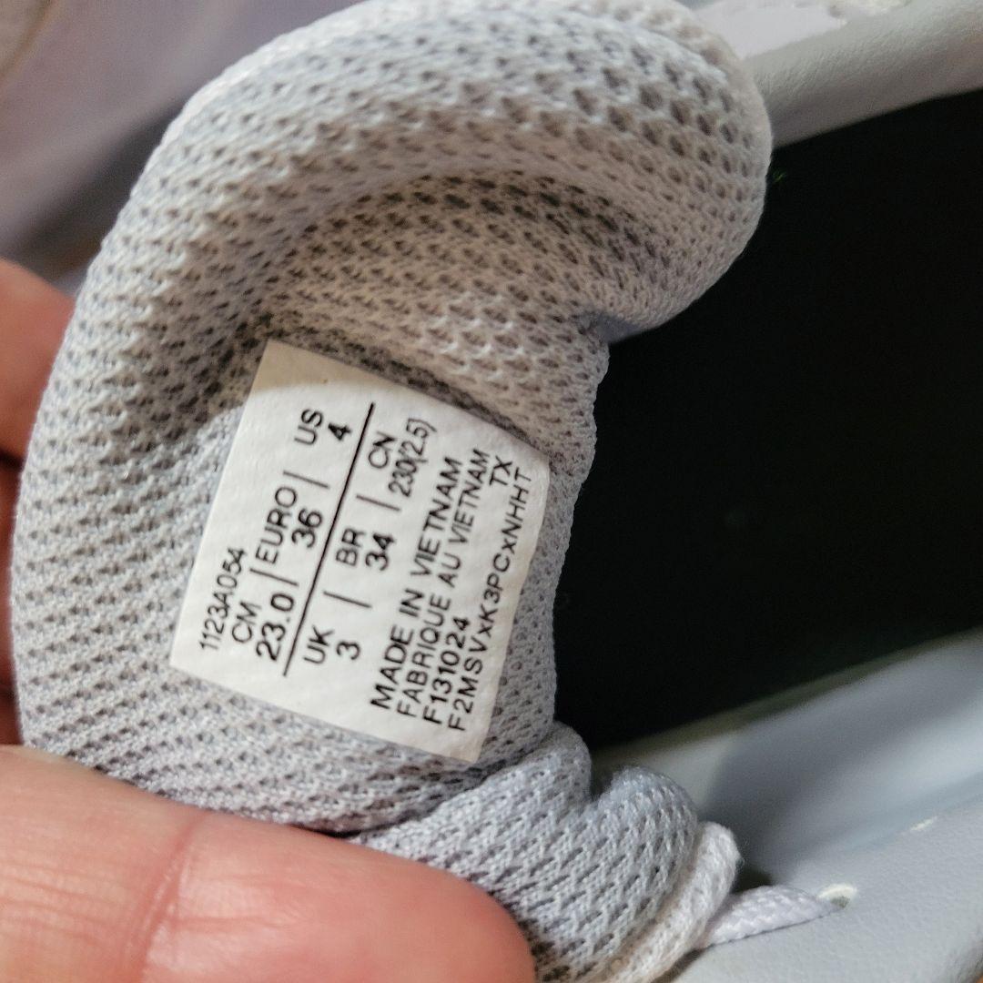 asics ホワイト ポイントスパイク　23cm