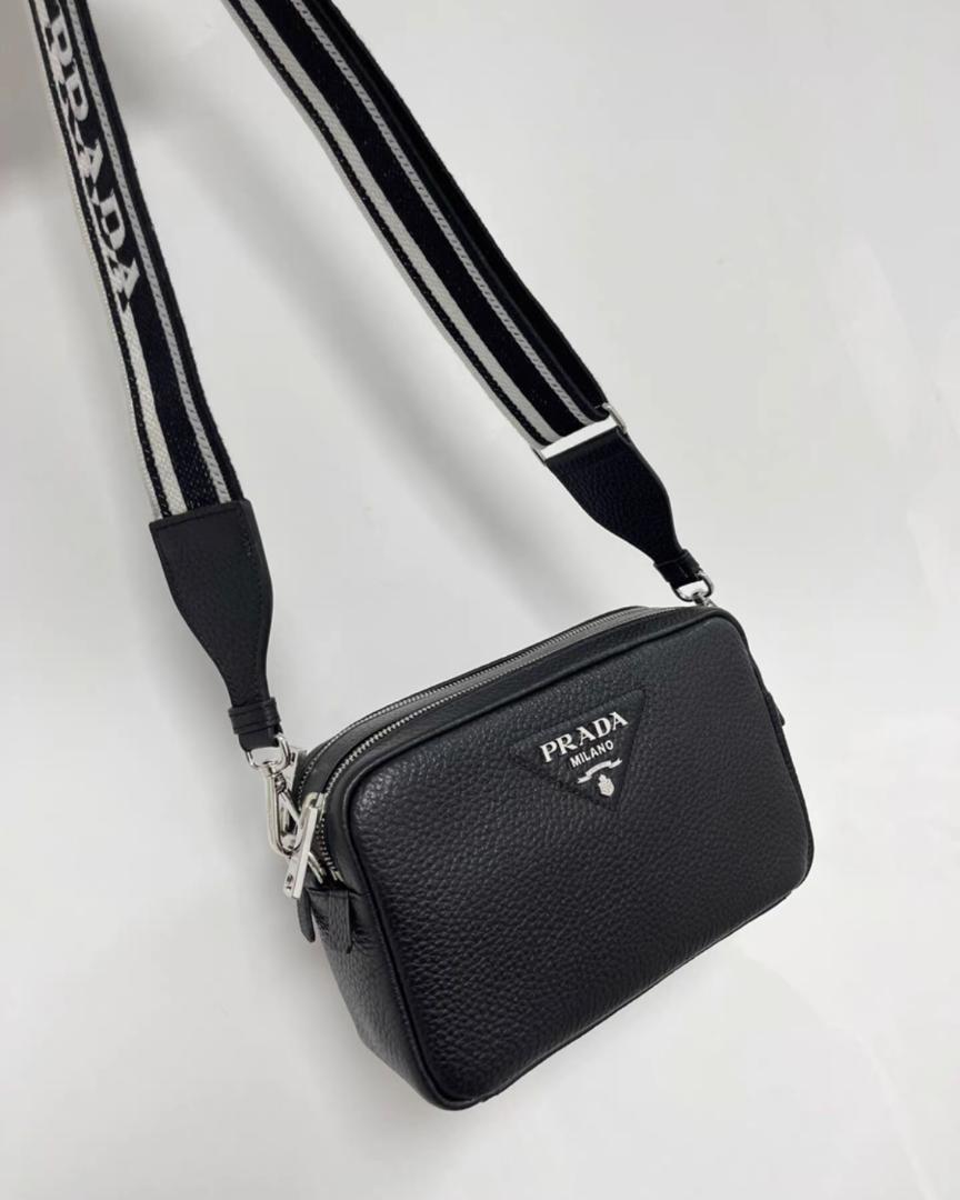 PRADA ブラック ショルダーバッグ【早い者勝ち！】 早い者勝ちPRADA ブラック レザー ショルダーバッグ - メルカリ
