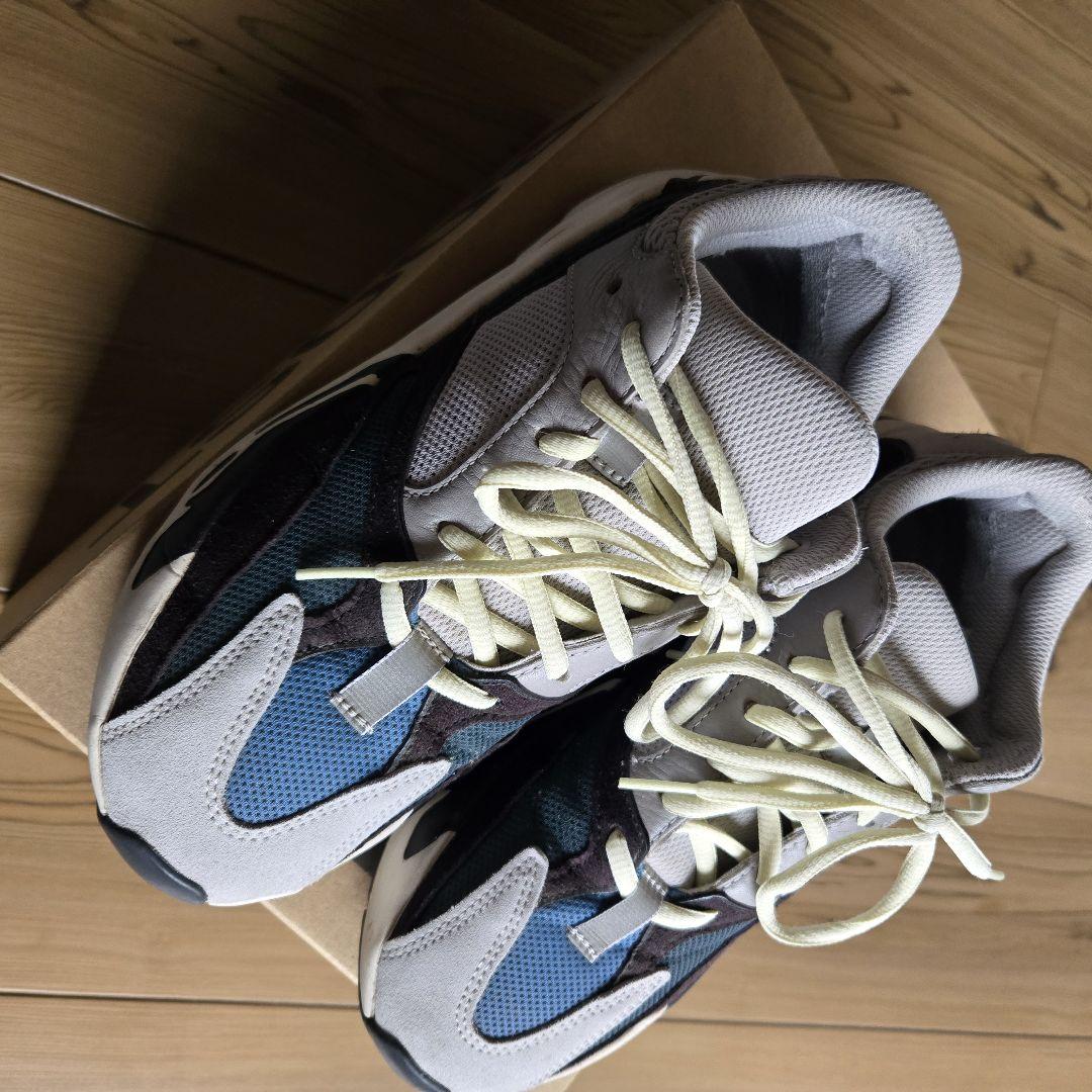 YEEZY BOOST 700