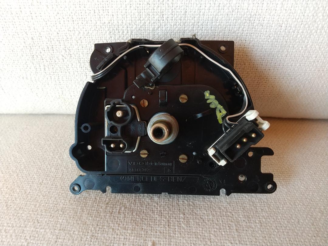 100%新品人気SALE 希少 US仕様 北米仕様 機械式 u38S2-m54434169244 ベンツ W124 スピードメーター 2022豊富な