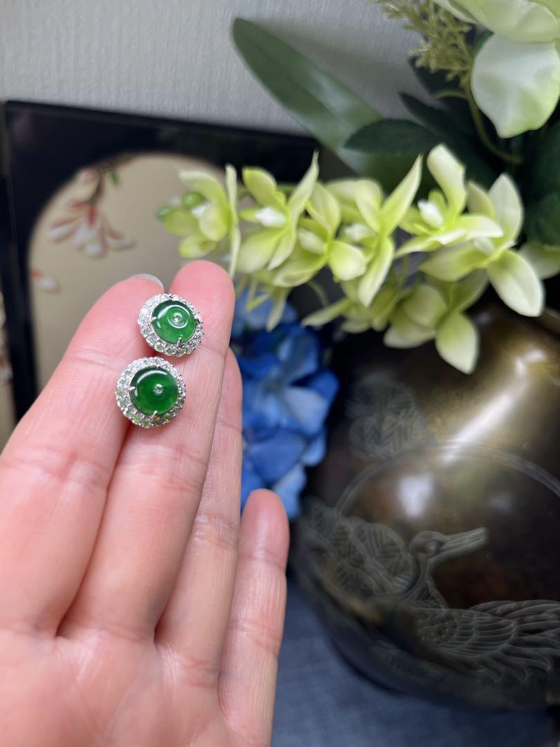 貴重品‼️新入荷❣️ミャンマー産A貨翡翠　鮮やかな氷陽緑平安玉壁ピアス　鑑定書付き