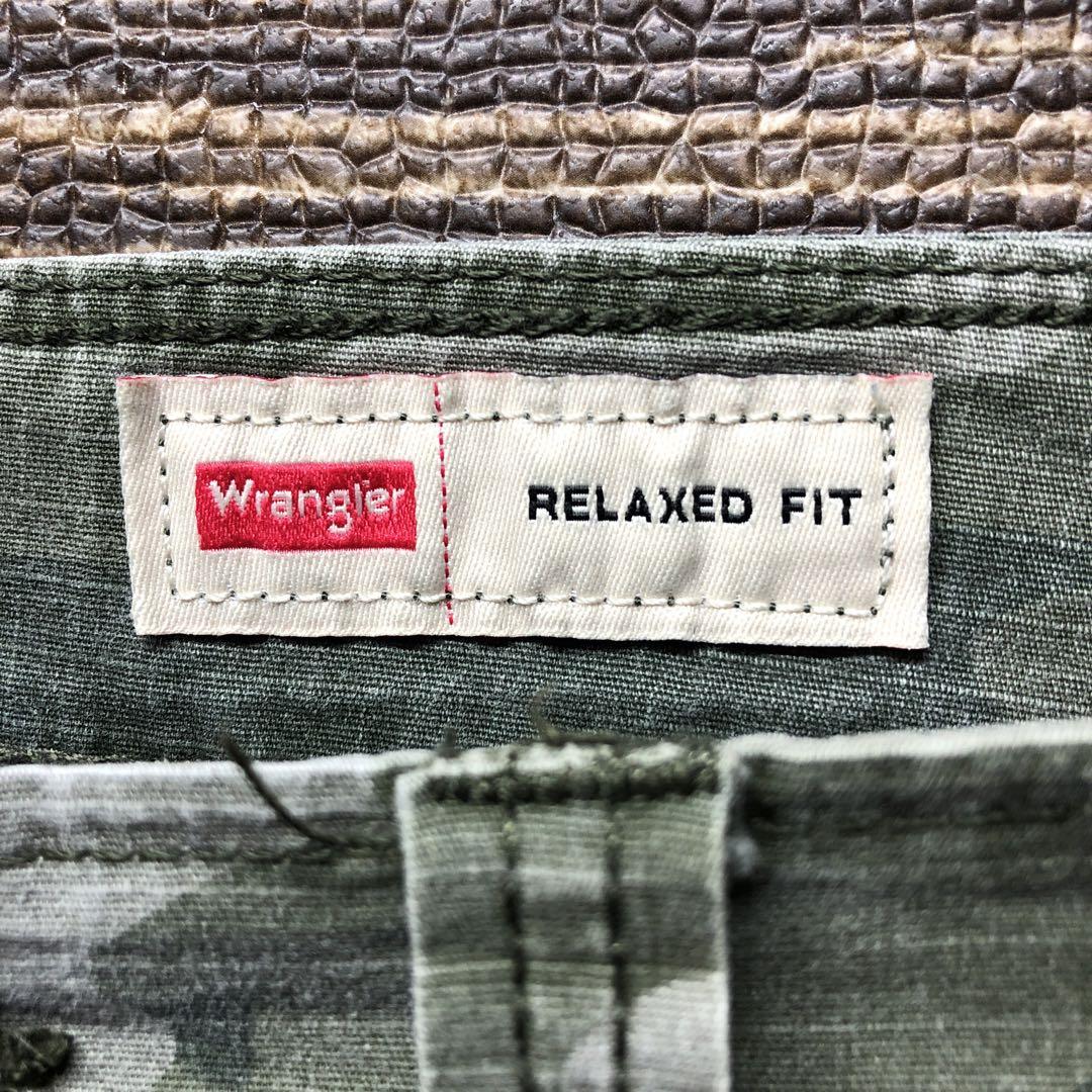 Wrangler グリーン　リラックスフィット軍物 カモ　w46 ショートパンツ