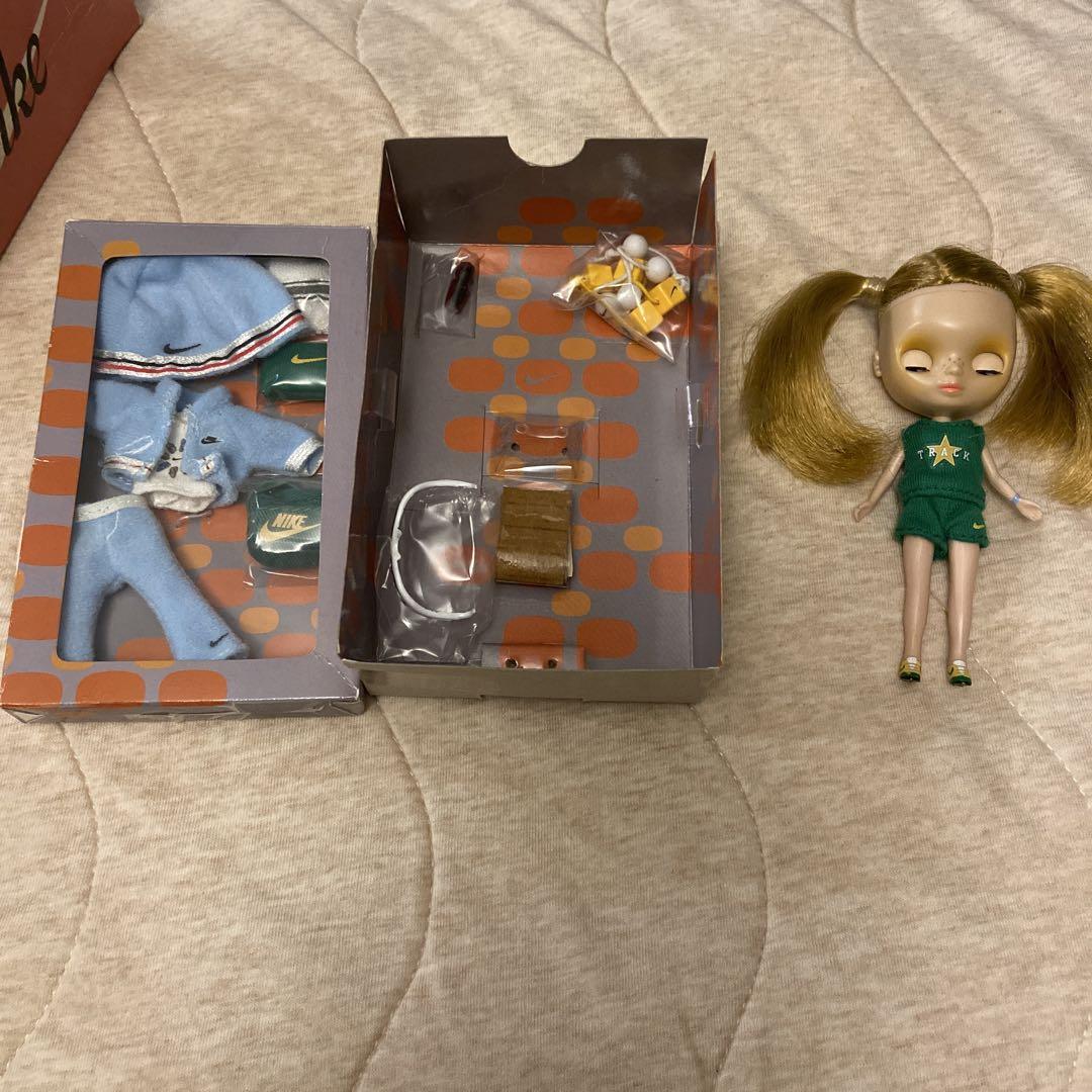 プチブライス コートニーデズバイナイキ
