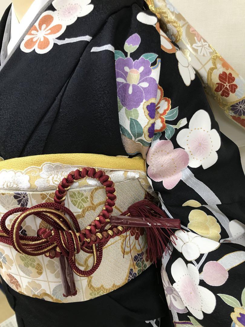 振袖未仕立て品　正絹　黒地に花柄