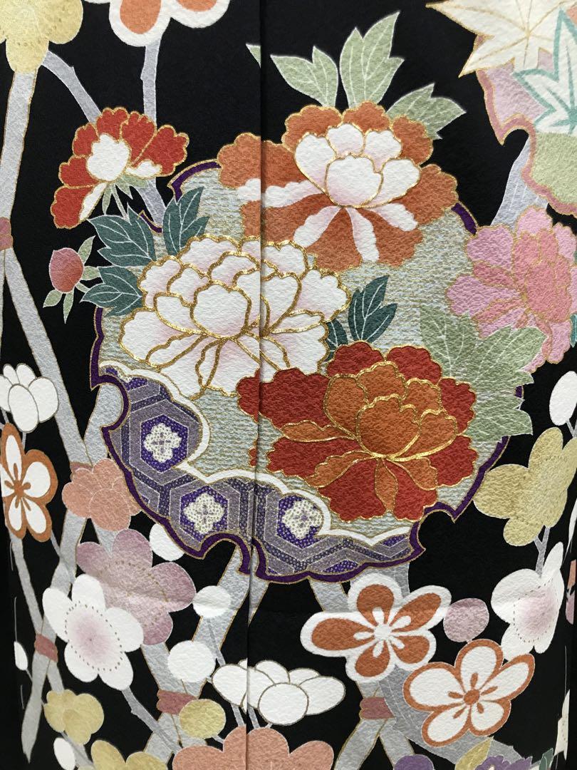 振袖未仕立て品　正絹　黒地に花柄