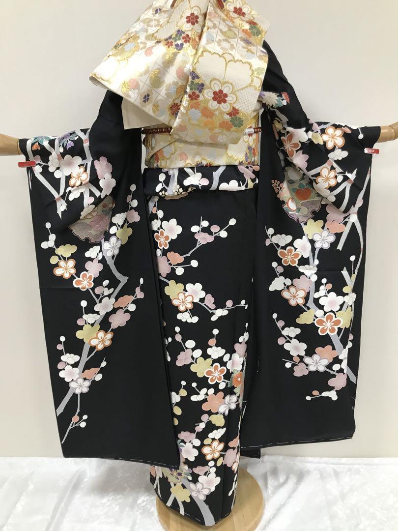 振袖未仕立て品　正絹　黒地に花柄