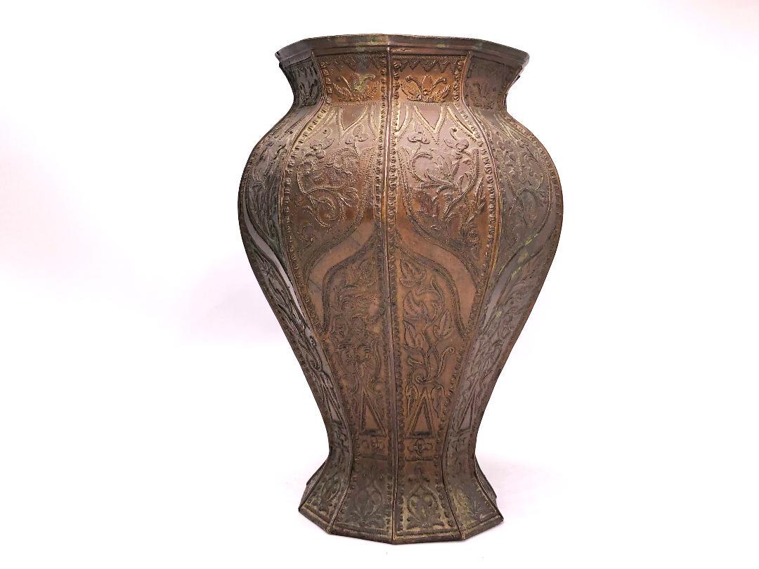 【 インドネシア製 くびれ花生 】　十面彫金銅壺　～19世紀　　O0305G