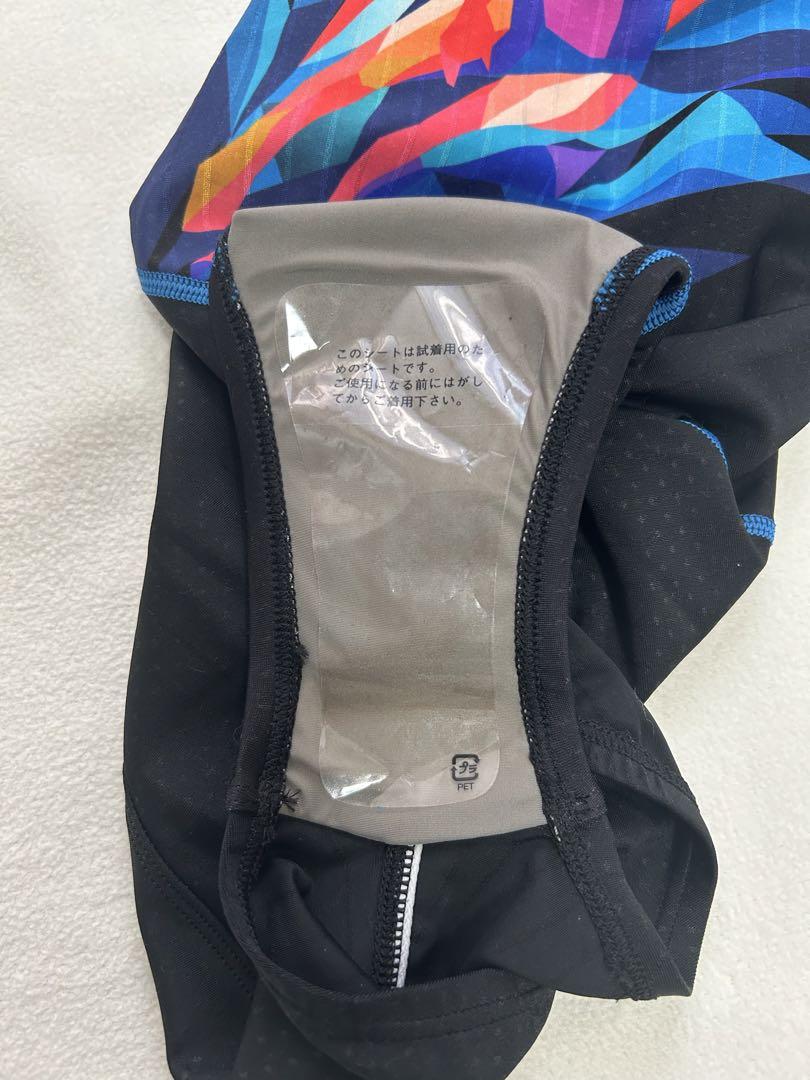 新品未使用タグ付きアリーナarena競泳水着ワンピース