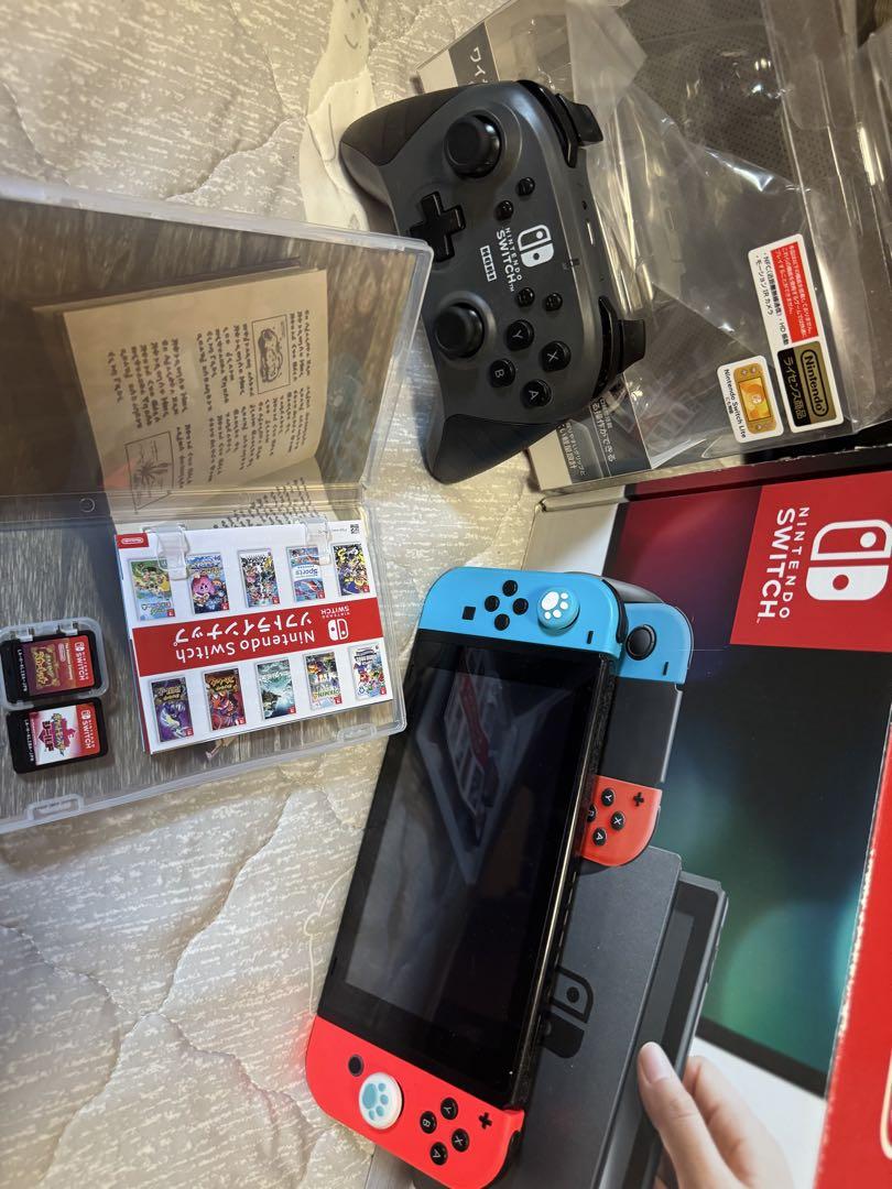任天堂Switch本体とソフト2本 任天堂Switch本体＋純正コントローラー＋ソフト2本 - メルカリ