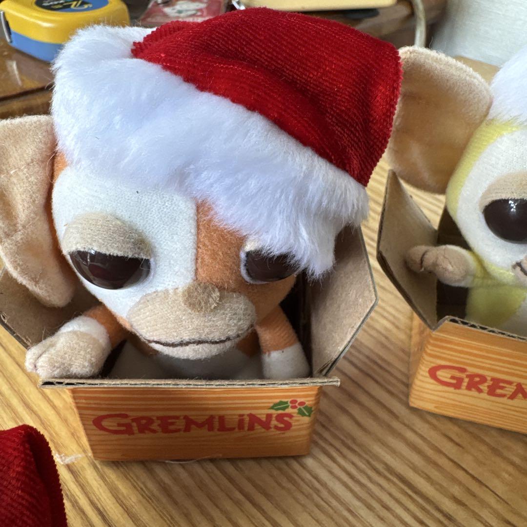 GREMLINS 2 ギズモ サンタぬいぐるみ　箱付き Gremlins サンタ帽子付きぬいぐるみ6体セット - メルカリ