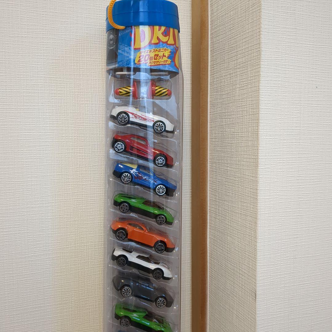 美品】ミニカー20個と交通標識7個付きセット! - メルカリ