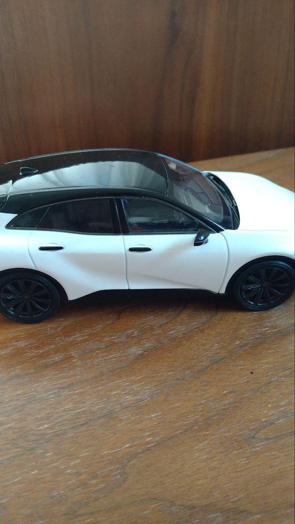 トヨタ　クラウンスポーツ 1/30 カラーサンプル　ミニカー
