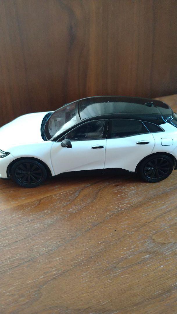 トヨタ　クラウンスポーツ 1/30 カラーサンプル　ミニカー