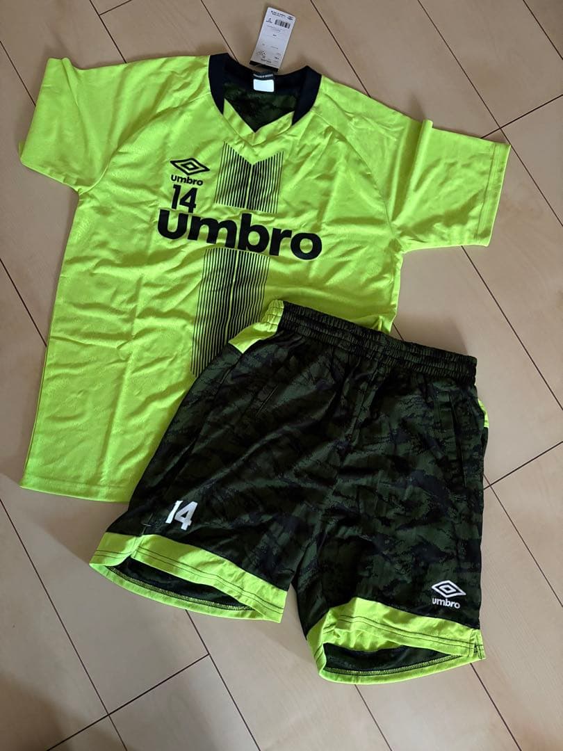 umbro ユニフォーム　練習着　Tシャツ　短パン　未使用