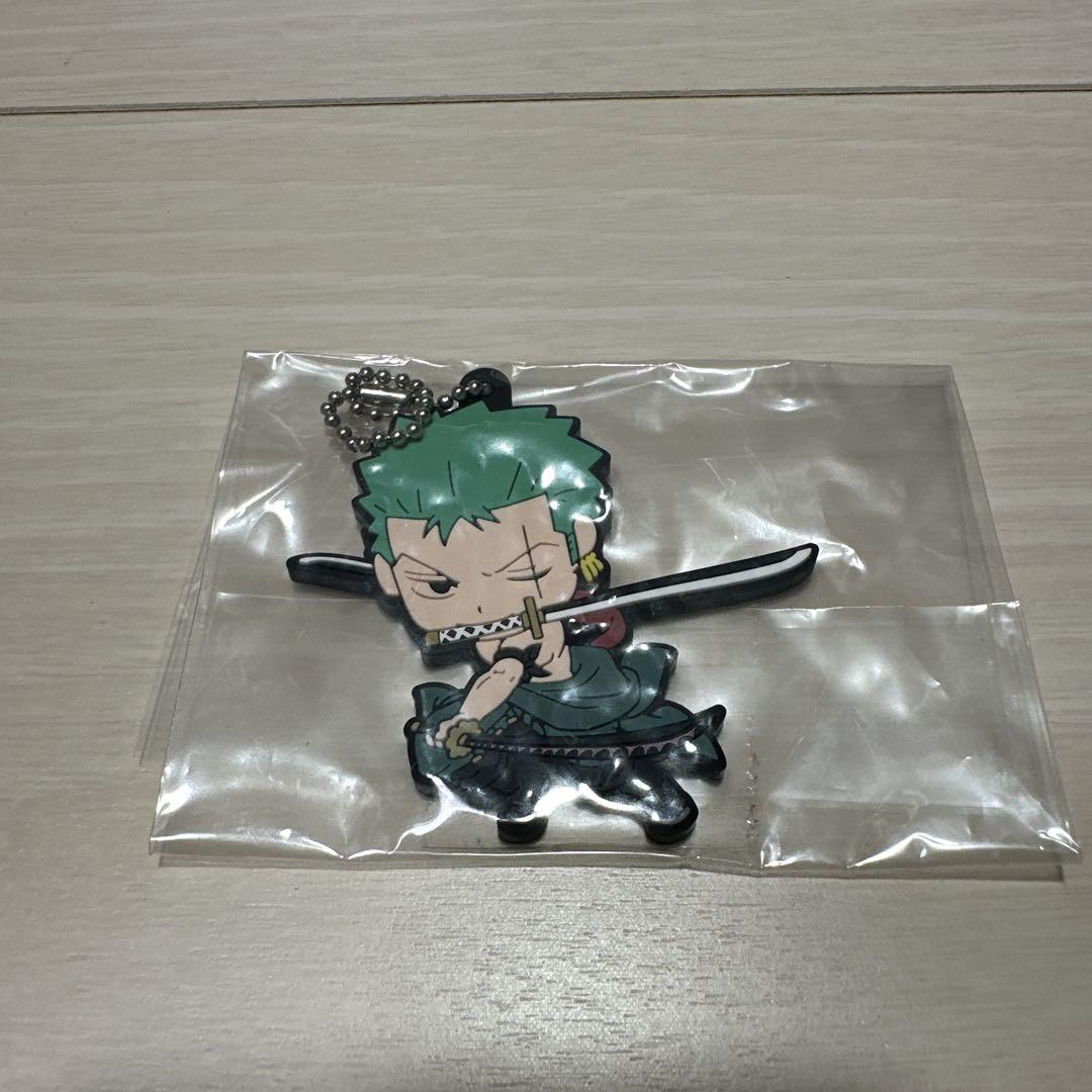 ワンピース　ゾロ　キャラクターグッズ　缶バッジ　キーホルダー　ラバーストラップ Amazon.co.jp: /ロロノア・ゾロ Iタイプ ONE PIECE コレクション