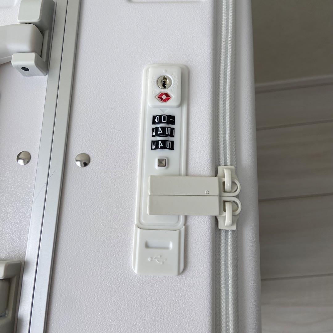 ❤️1品限り❤️スーツケースフロントオープン USBポート付き ホワイト S 40L