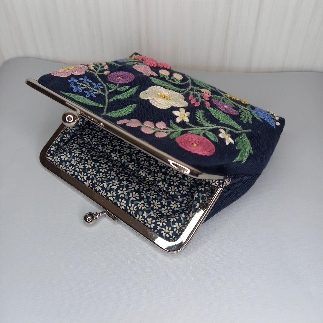 ハンドメイド＊がま口刺繍ポーチ