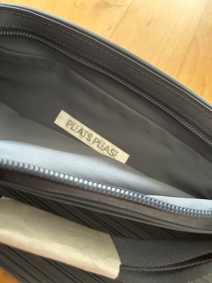 PLEATS PLEASE グレー バッグ