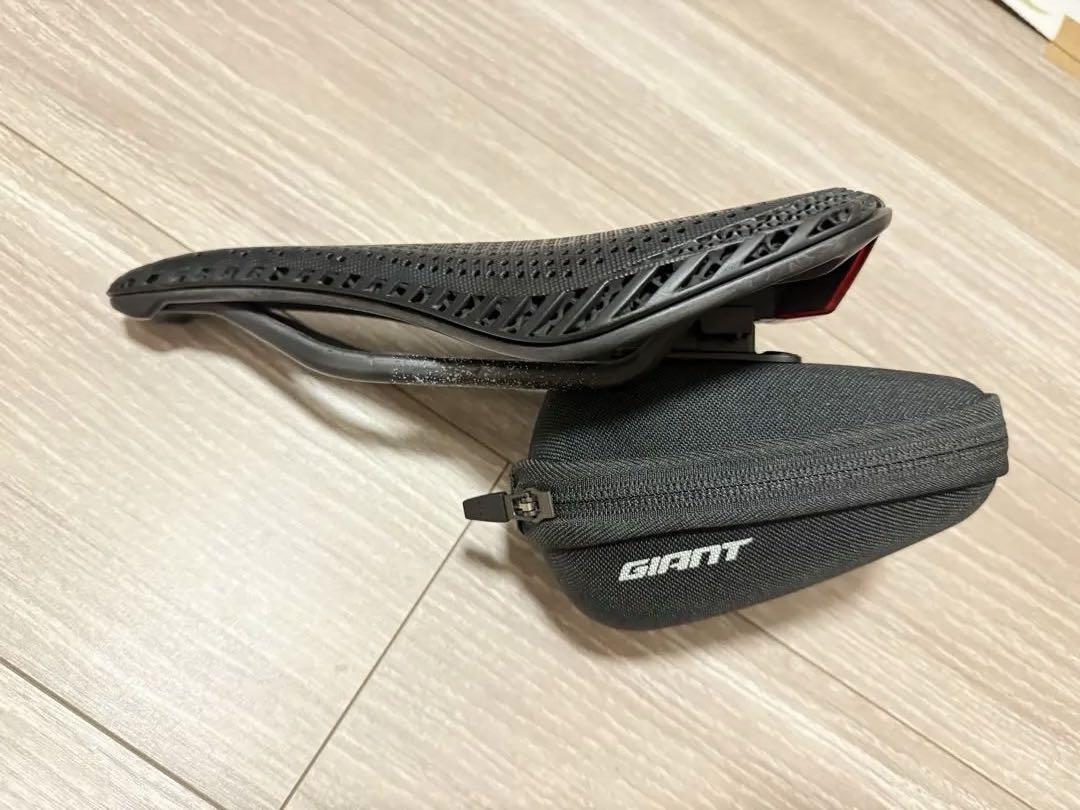 美品・限定 GIANT FLEET SLR 3D サドル　アクセサリー付き