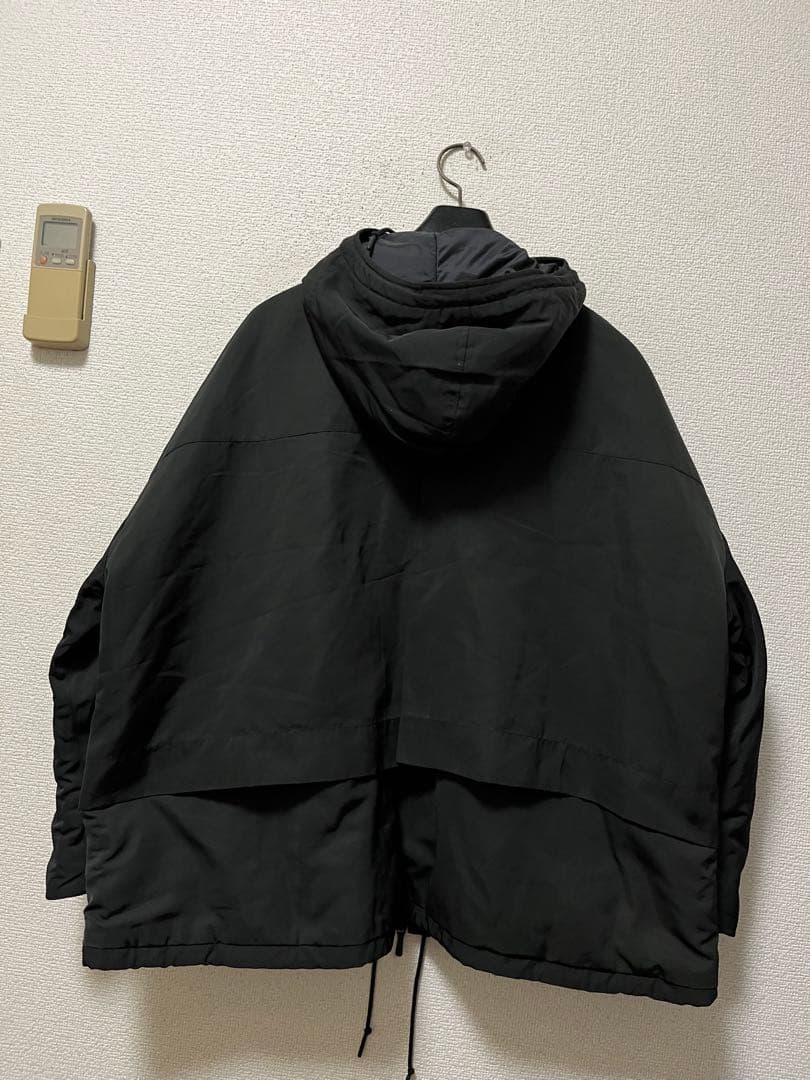 ホワイトマウンテニアリング×ユニクロ ハイブリッドダウンオーバーパーカー /XL ホワイトマウンテニアリング×ユニクロ ハイブリッドダウンオーバーパーカー /XL