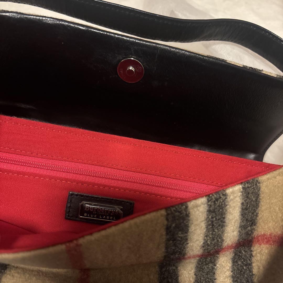 ✨️新品未使用✨️BURBERRY バーバリー　クラッチバッグ　ノベルティ　赤 ✨️新品未使用✨️BURBERRY バーバリークラッチバッグノベルティ赤