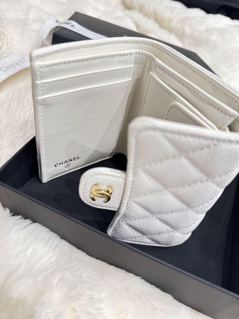 CHANELスモールフラップウォレット ホワイト×ゴールド