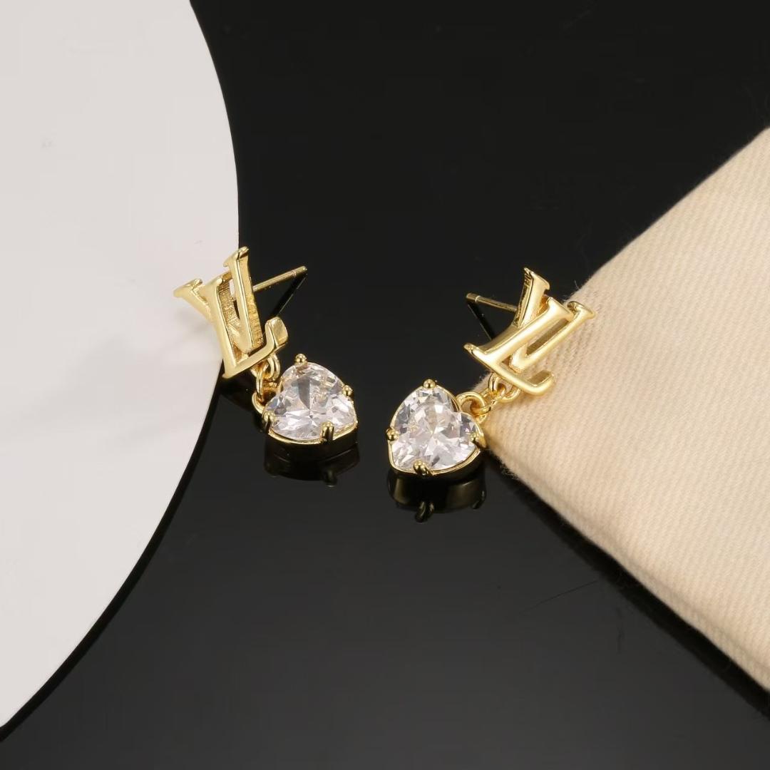 Louis Vuitton ゴールド ハート型ピアス - メルカリ