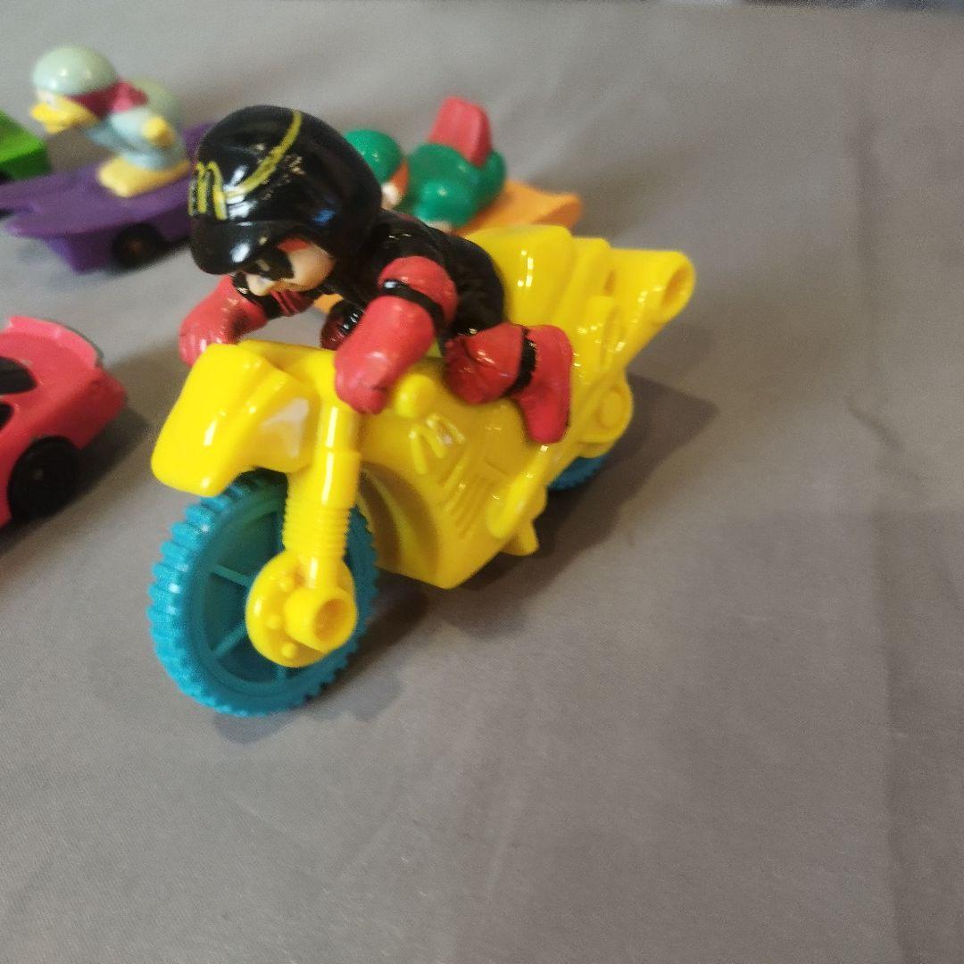マクドナルド ホットウィールミニカー&ハッピーセットおもちゃ