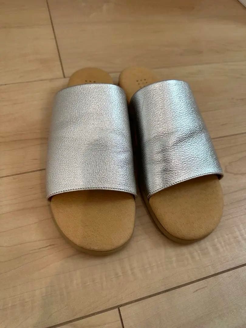 que シルバーサンダル