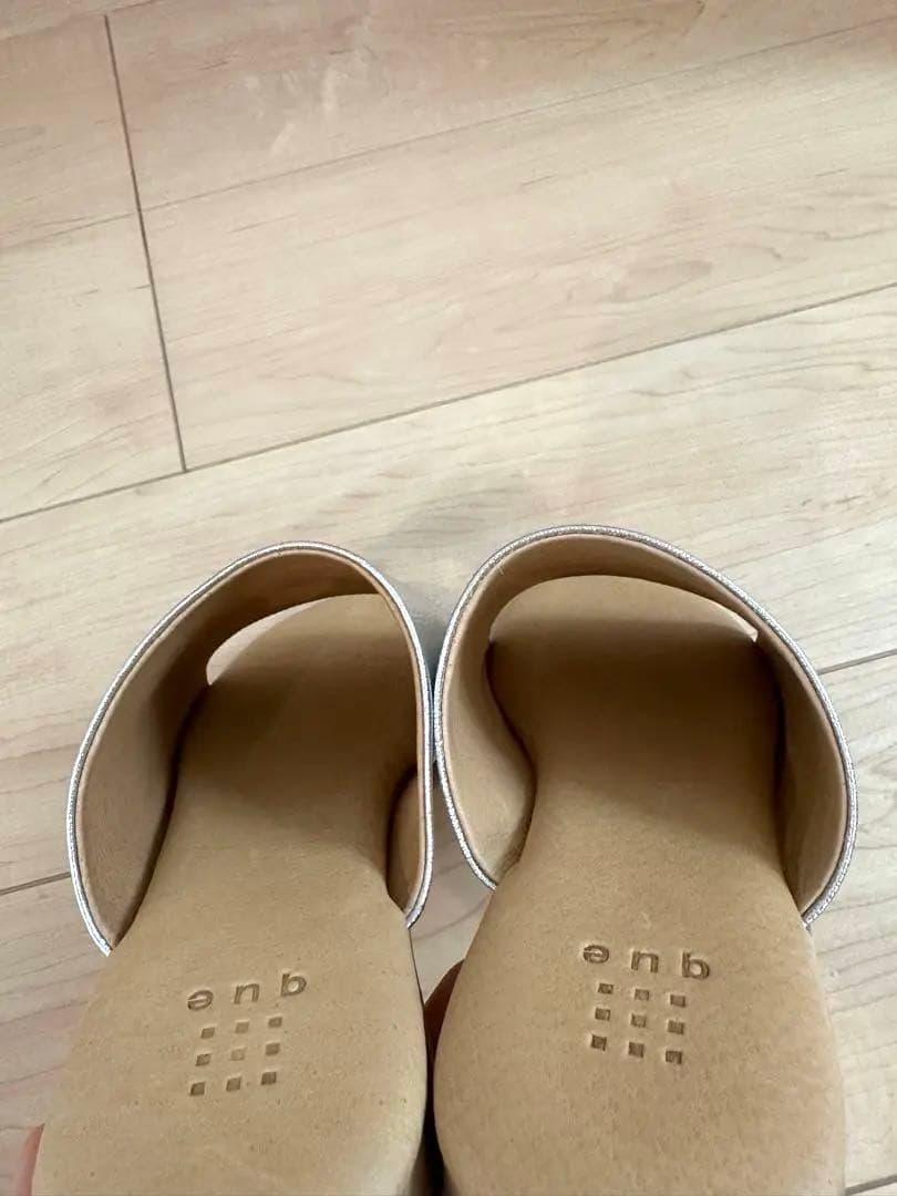 que シルバーサンダル