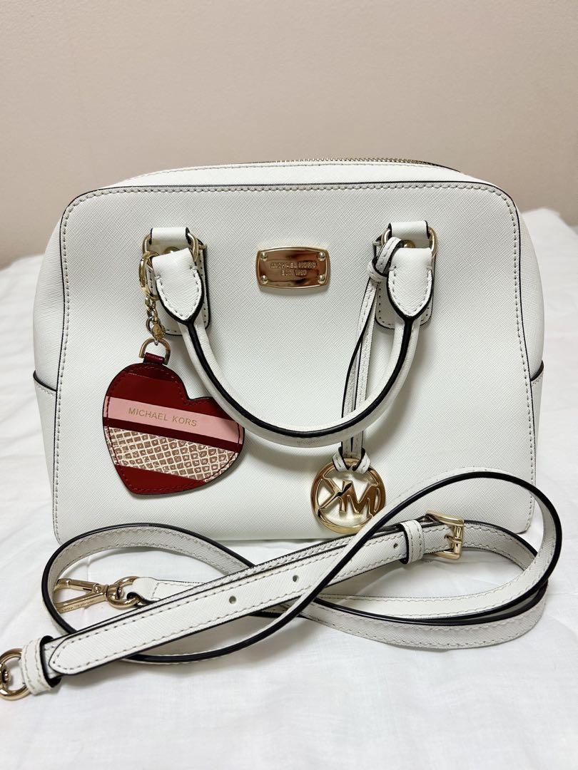 美品MICHAEL KORS ホワイトハンドバッグ　チャーム付バッグ