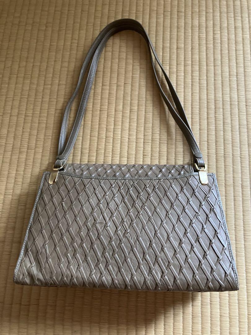 編み込みデザイン レザーバッグ 編み込みデザイン レザーバッグ - メルカリ