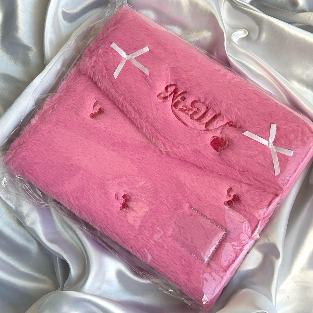 【新品未使用】NiziU JYP popupトレカケースふわふわピンク可愛い♡