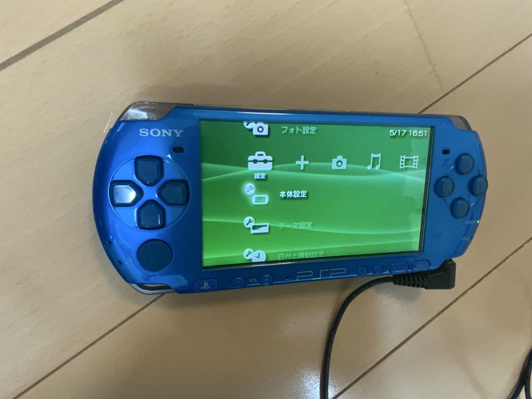 PSP-3000 本体（青・赤）充電器・ケース・メモリーカード付き