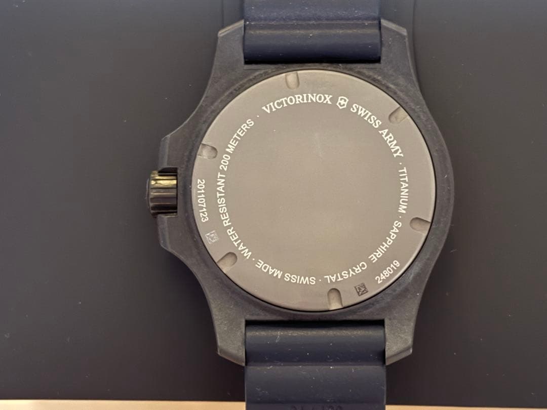 VICTORINOX I.N.O.X. CARBON カーボン腕時計