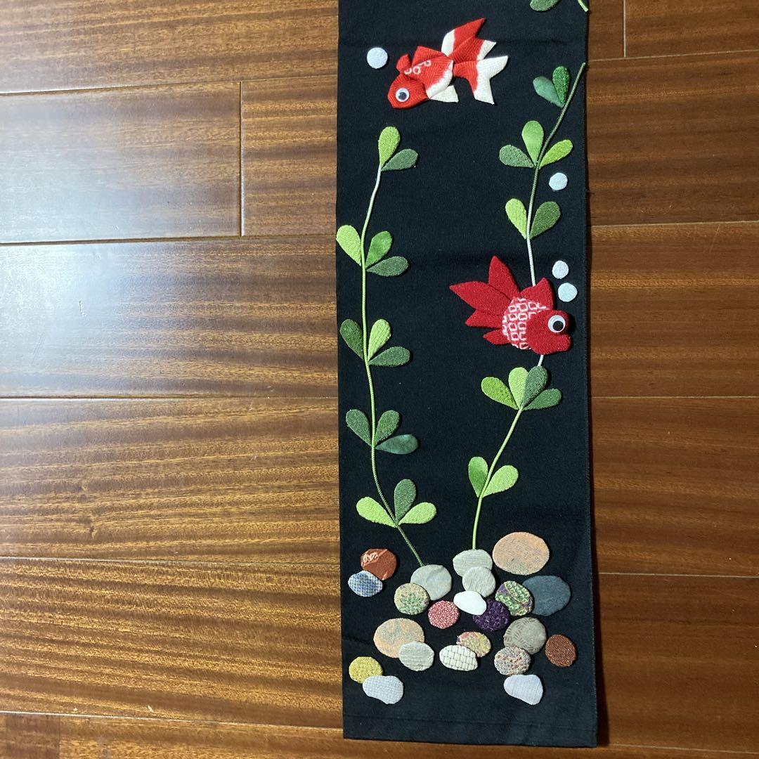 ちりめん細工　金魚と植物の押絵タペストリー