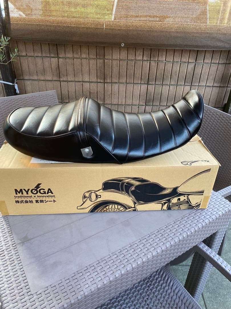 MYOGA バイクシート 黒 タックロール艶あり