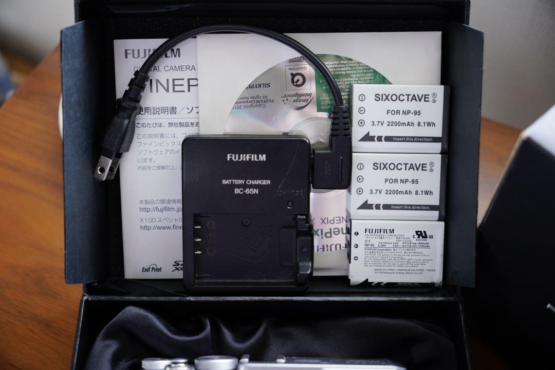 Fujifilm finepix X100 コンパクトデジタルカメラ