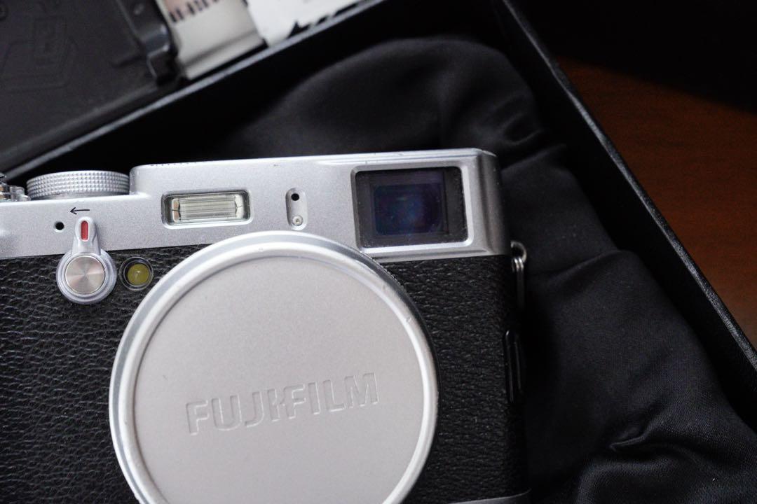 Fujifilm finepix X100 コンパクトデジタルカメラ