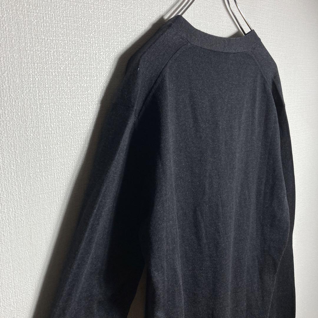 チャコールグレー