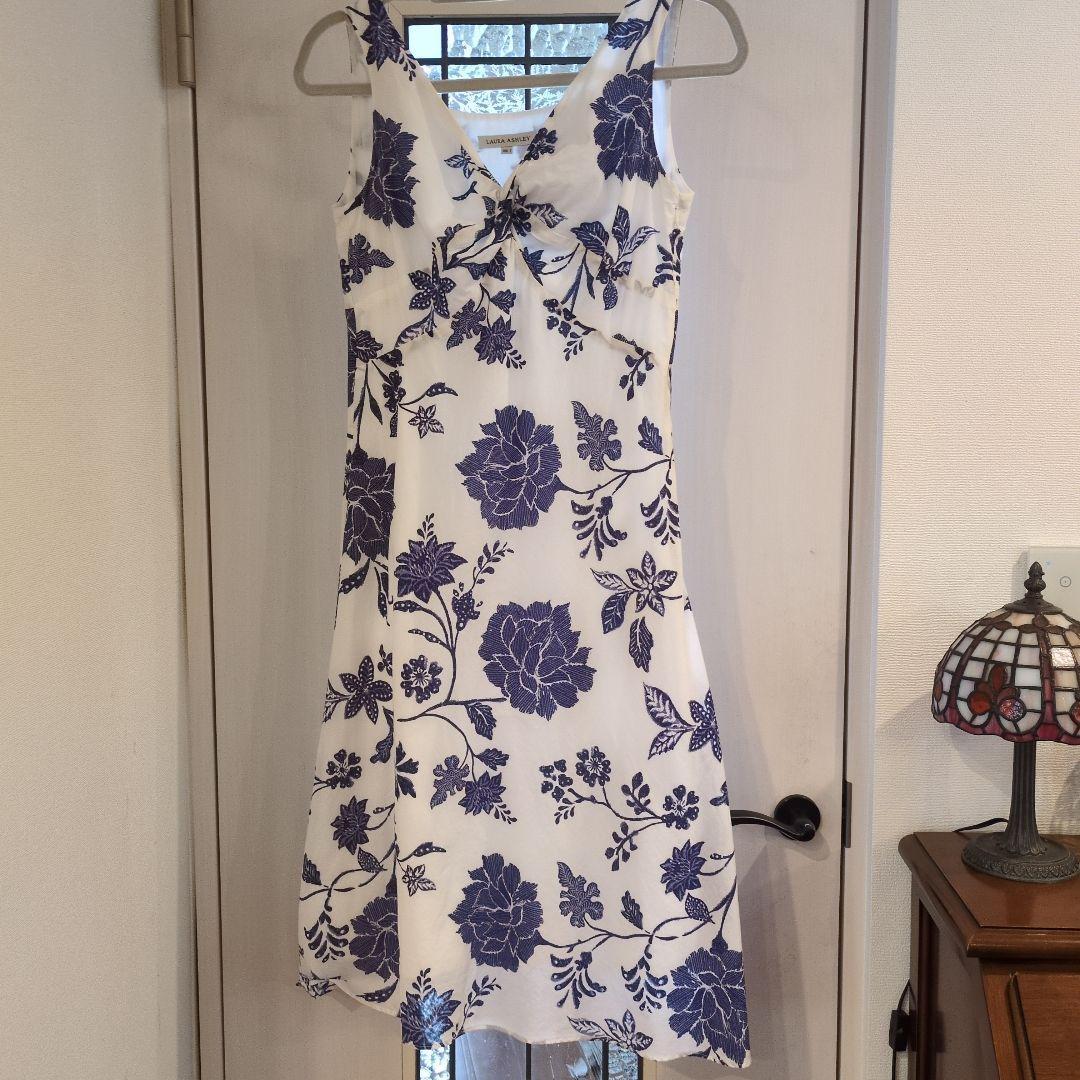 【美品】Laura Ashley フラワープリント 半袖ミニワンピース サイズ6 LAURA ASHLEY フラワープリント ワンピース サイズ7 - メルカリ