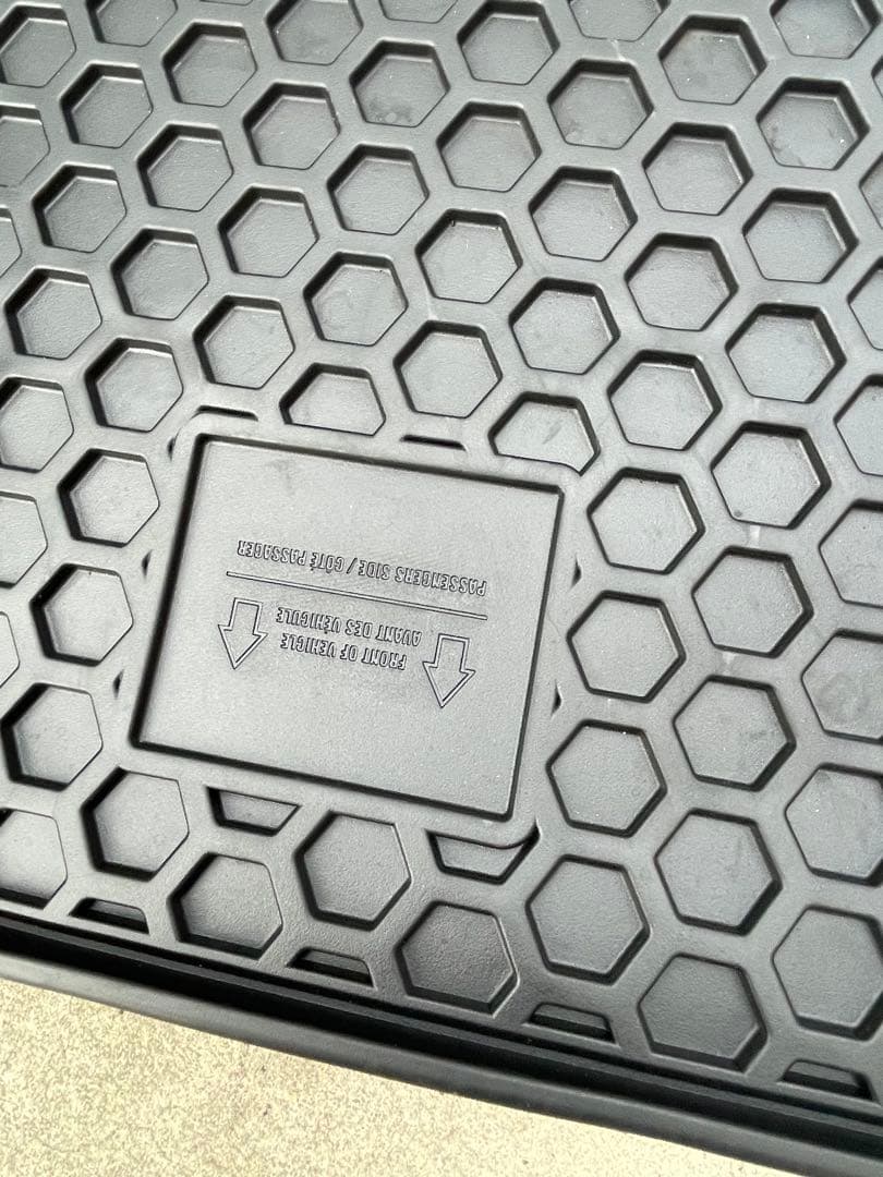 タコマ 2016以降 純正オールウェザーマット目立った傷や汚れなし LAWEED_CL