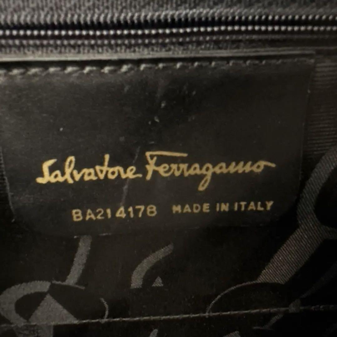 美品 Salvatore Ferragamo ブラックショルダーバッグ