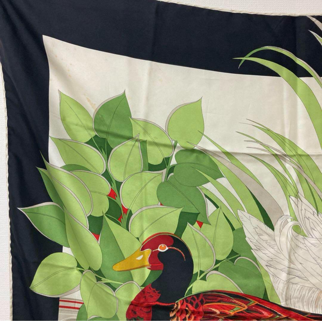 GUCCI　グッチ　シルクスカーフ　カルガモ　アヒル　ガチョウ？　鳥類モチーフ GUCCI グッチ シルクスカーフ カルガモ アヒル ガチョウ？ 鳥