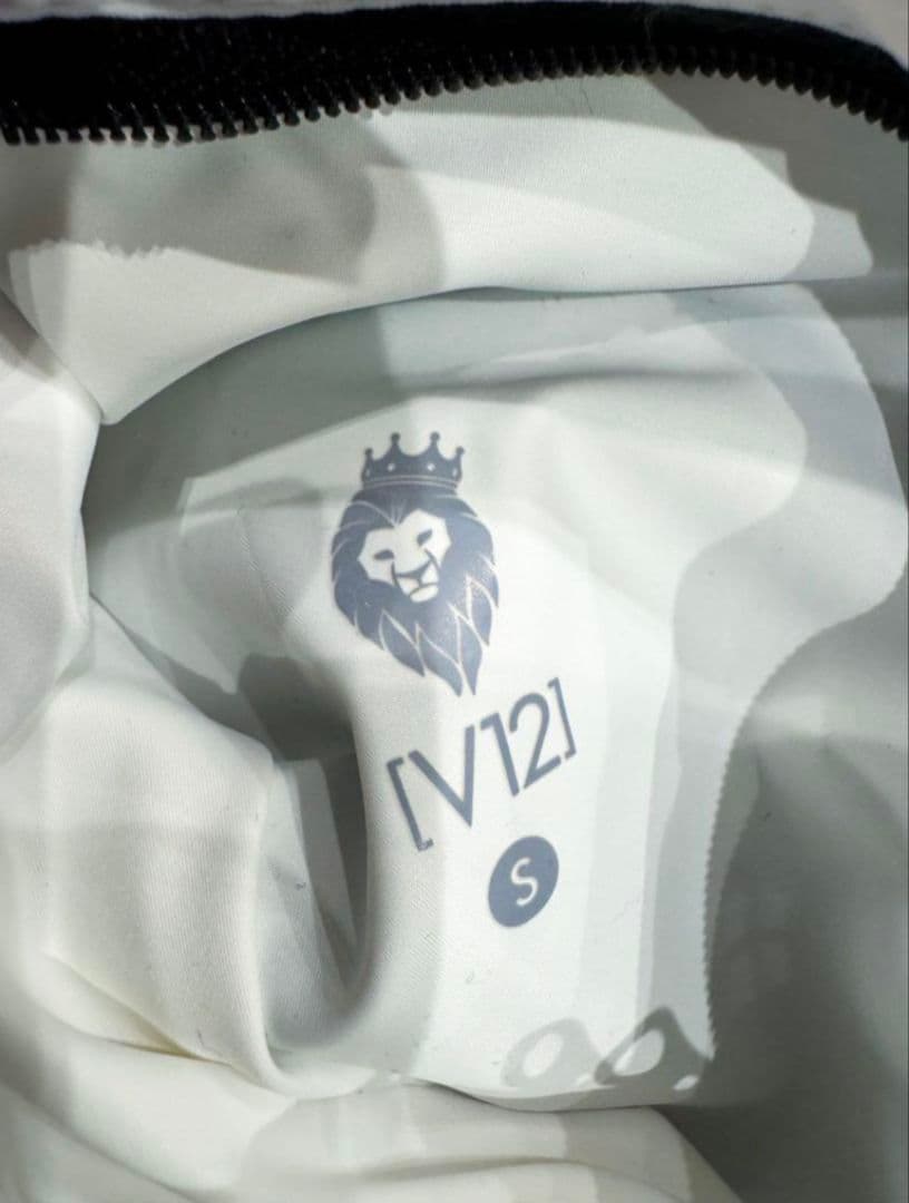 V12 リバーシブル スニード ブルゾン