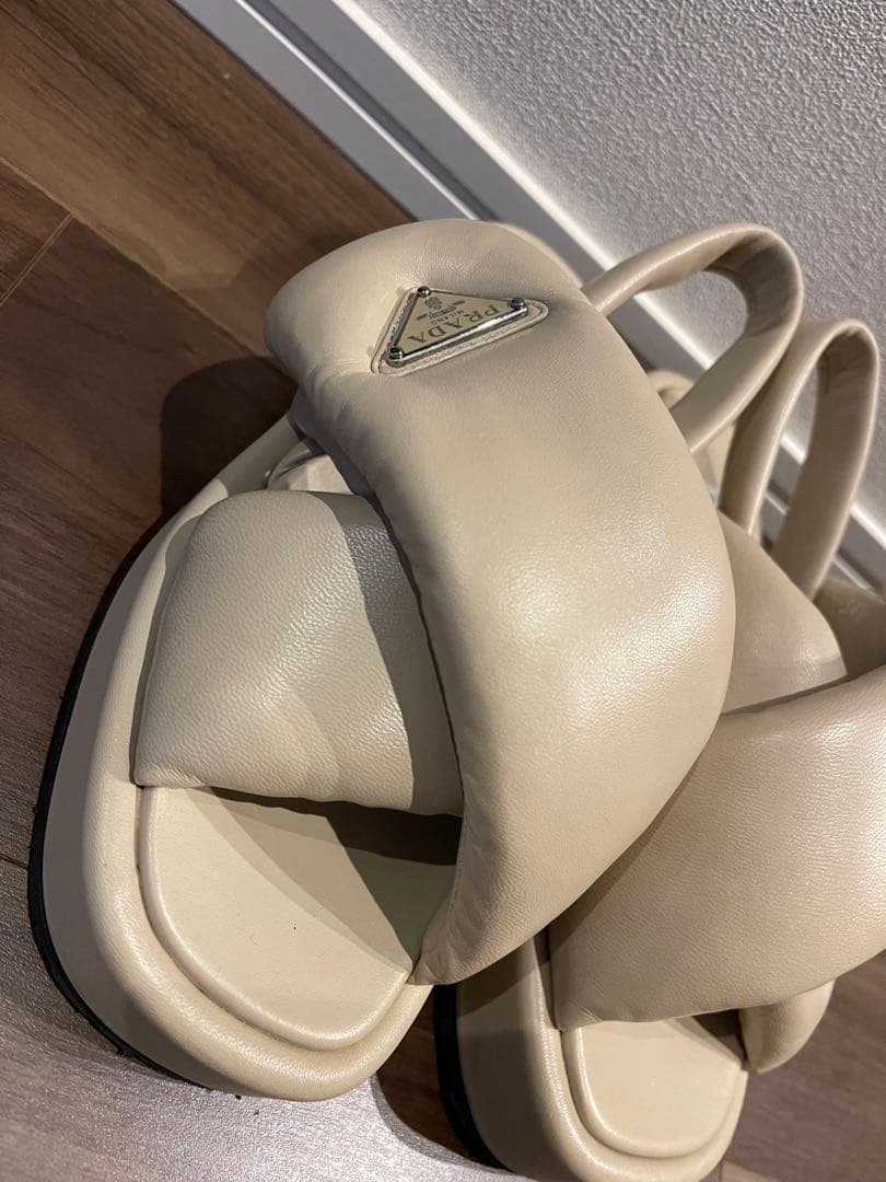 【美品】PRADAサンダル 34.5ソフトパテッドナッパレザー