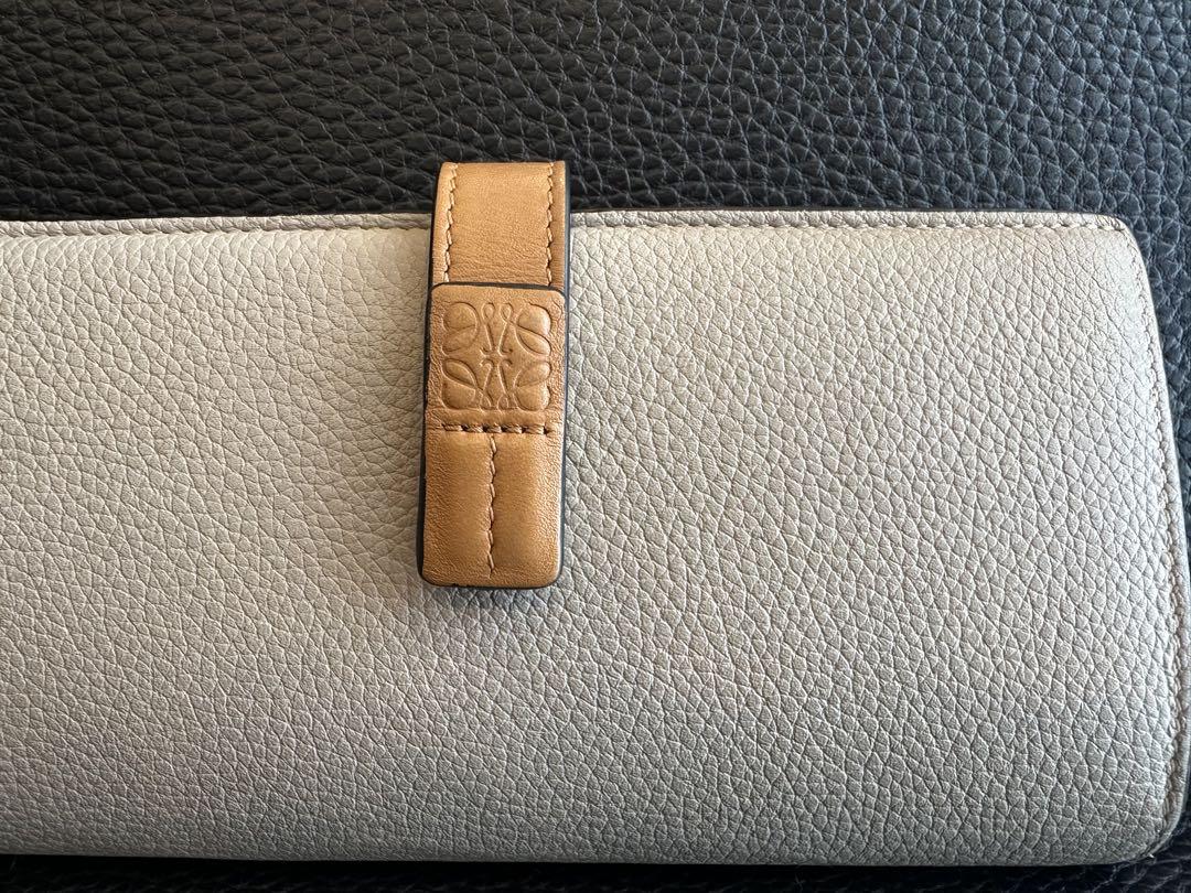 LOEWE ロエベ バーティカル 長財布 クリーム レザー