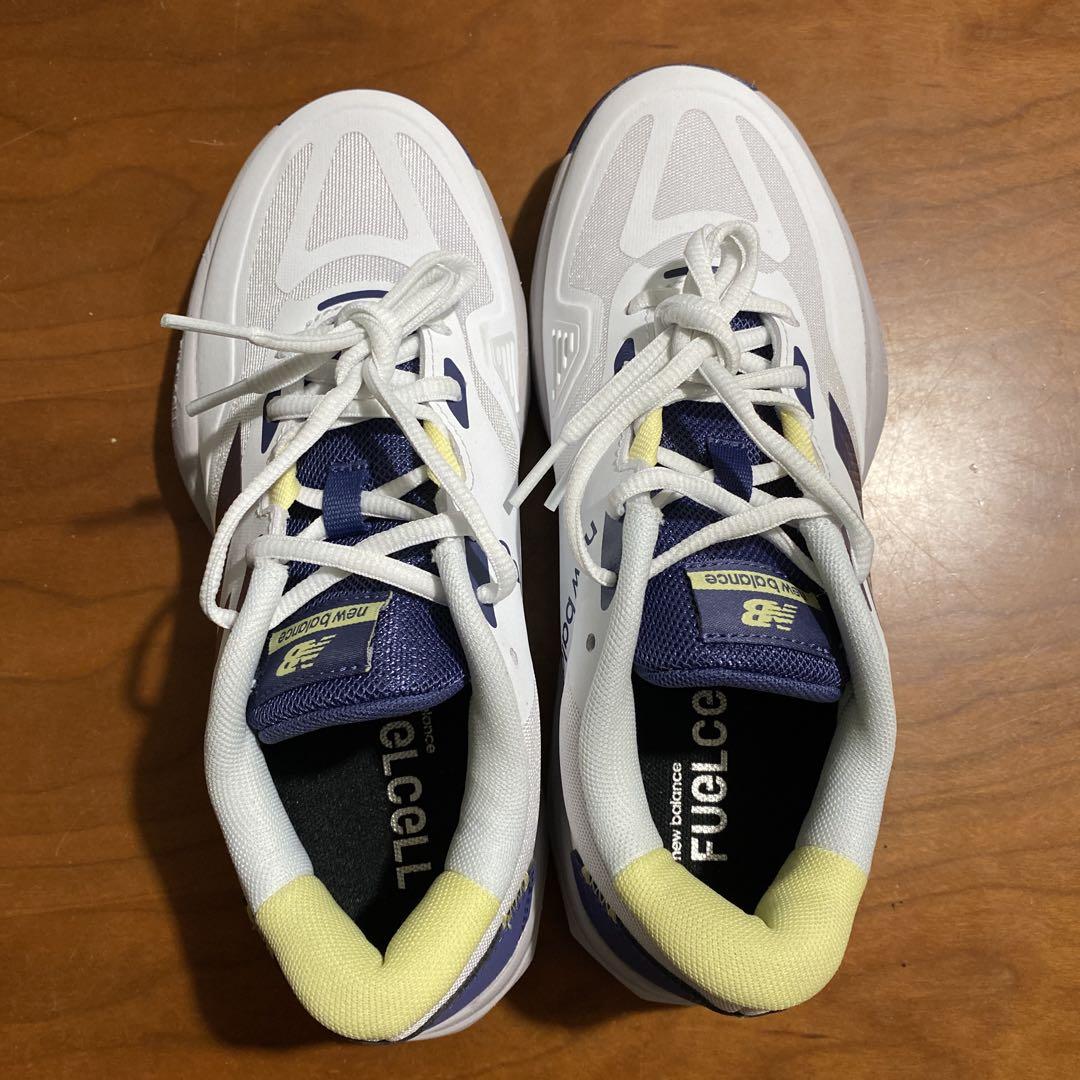 New Balance FuelCell テニスシューズ 女性用