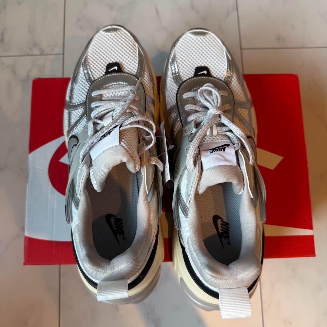 nike v2k run シルバー　27.5 ほぼ未使用 新品 NIKE V2K RUNシルバー スニーカー 27.5cm - メルカリ